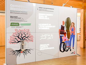 Ausstellungswand zum Thema Gemeinsam Menschsein