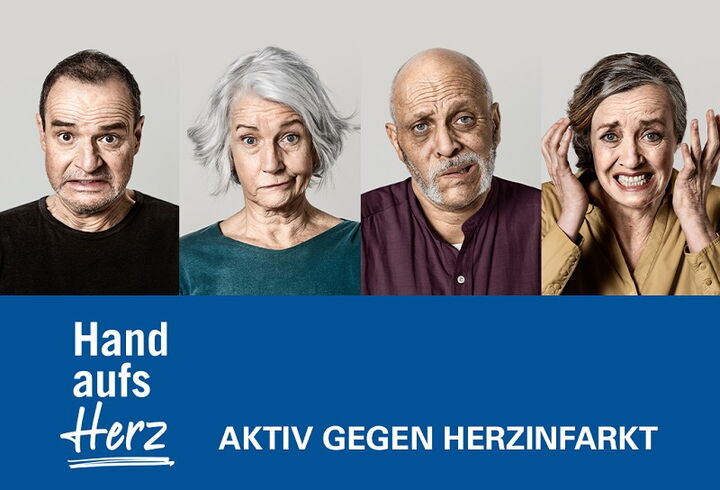 4 Personen über 50 Jahre mit skeptischem Gesichtsausdruck und Slogan "Hand aufs Herz"